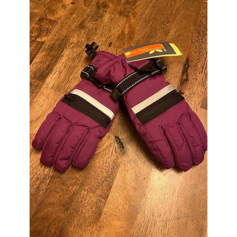 All in motion snow gloves NWT